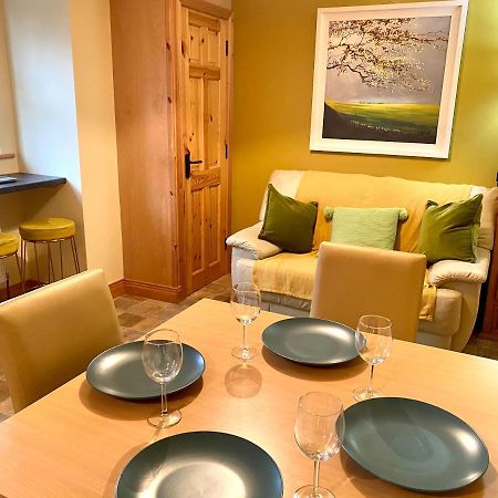 3 Bedroom House Located In Centre Of Carndonagh Exterior foto