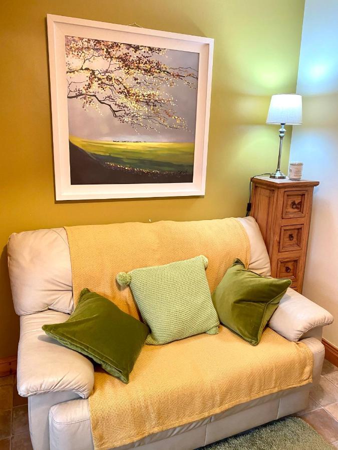3 Bedroom House Located In Centre Of Carndonagh Exterior foto