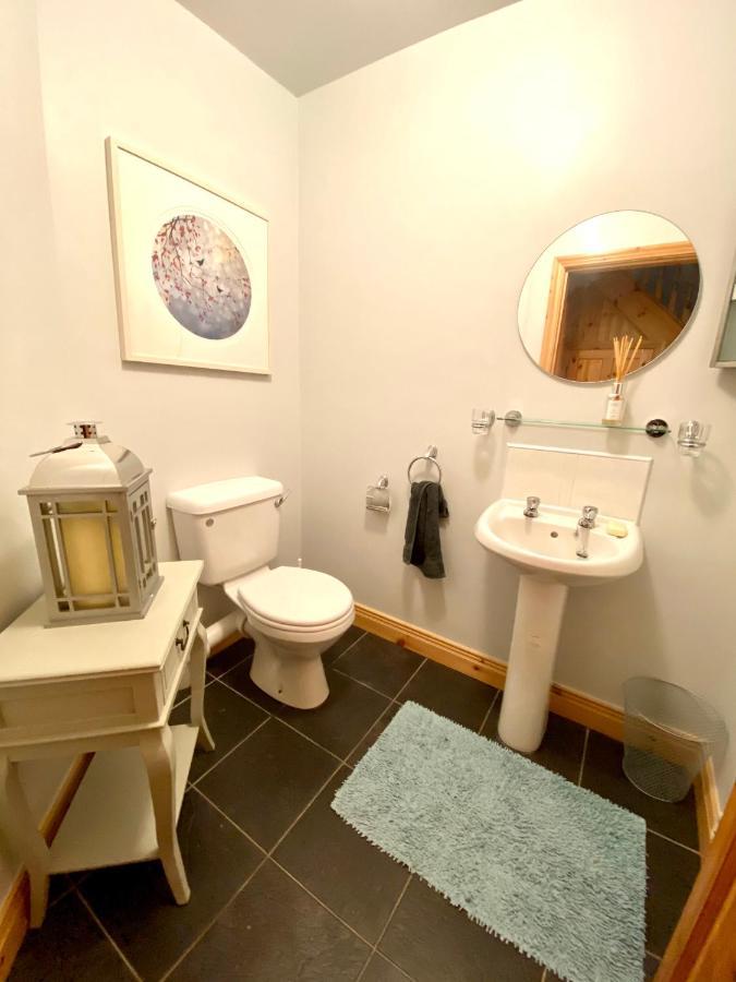 3 Bedroom House Located In Centre Of Carndonagh Exterior foto