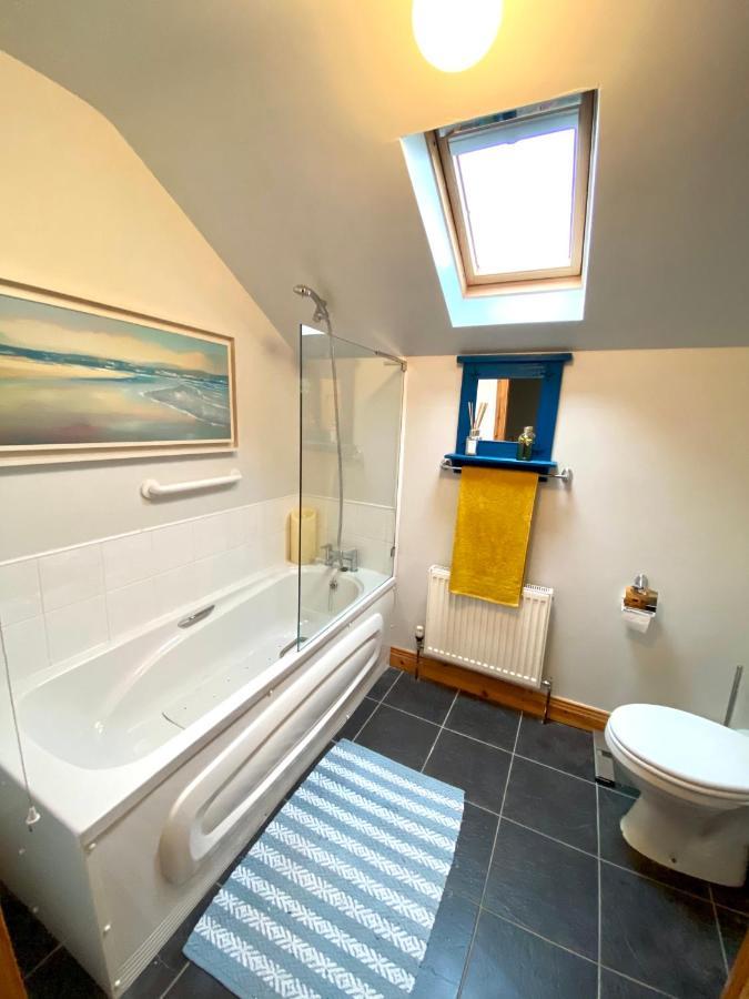 3 Bedroom House Located In Centre Of Carndonagh Exterior foto