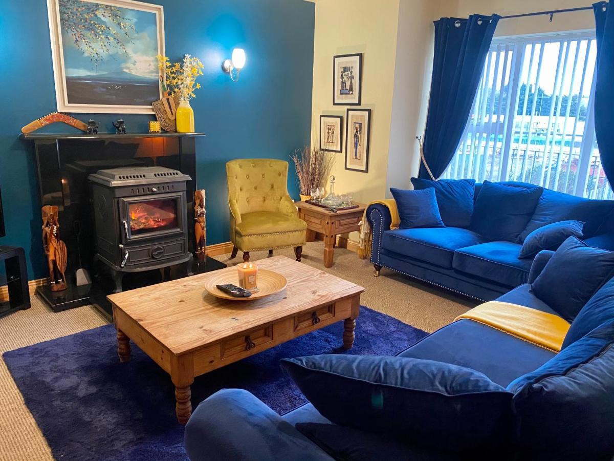 3 Bedroom House Located In Centre Of Carndonagh Exterior foto