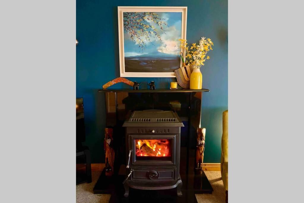 3 Bedroom House Located In Centre Of Carndonagh Exterior foto